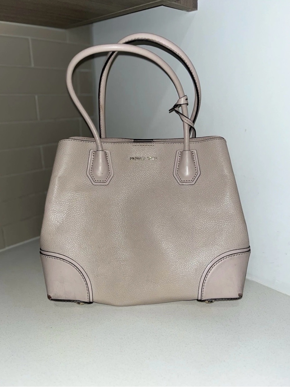 Michael Kors Medium Pale Pink Leather Crossbody Handbag with Removable Strap 🩷